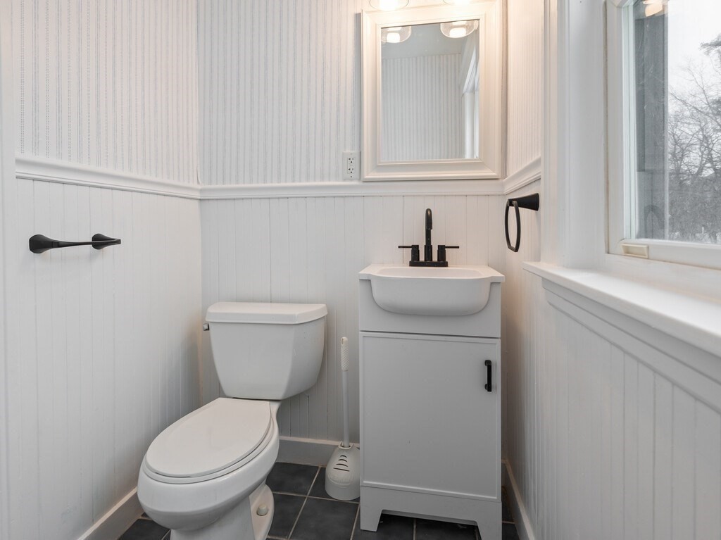 108 Longfellow Road Worcester, MA 01602 - Photo 23 of 42