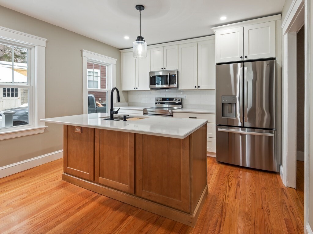 108 Longfellow Road Worcester, MA 01602 - Photo 8 of 42