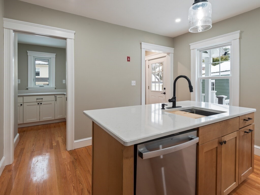 108 Longfellow Road Worcester, MA 01602 - Photo 10 of 42