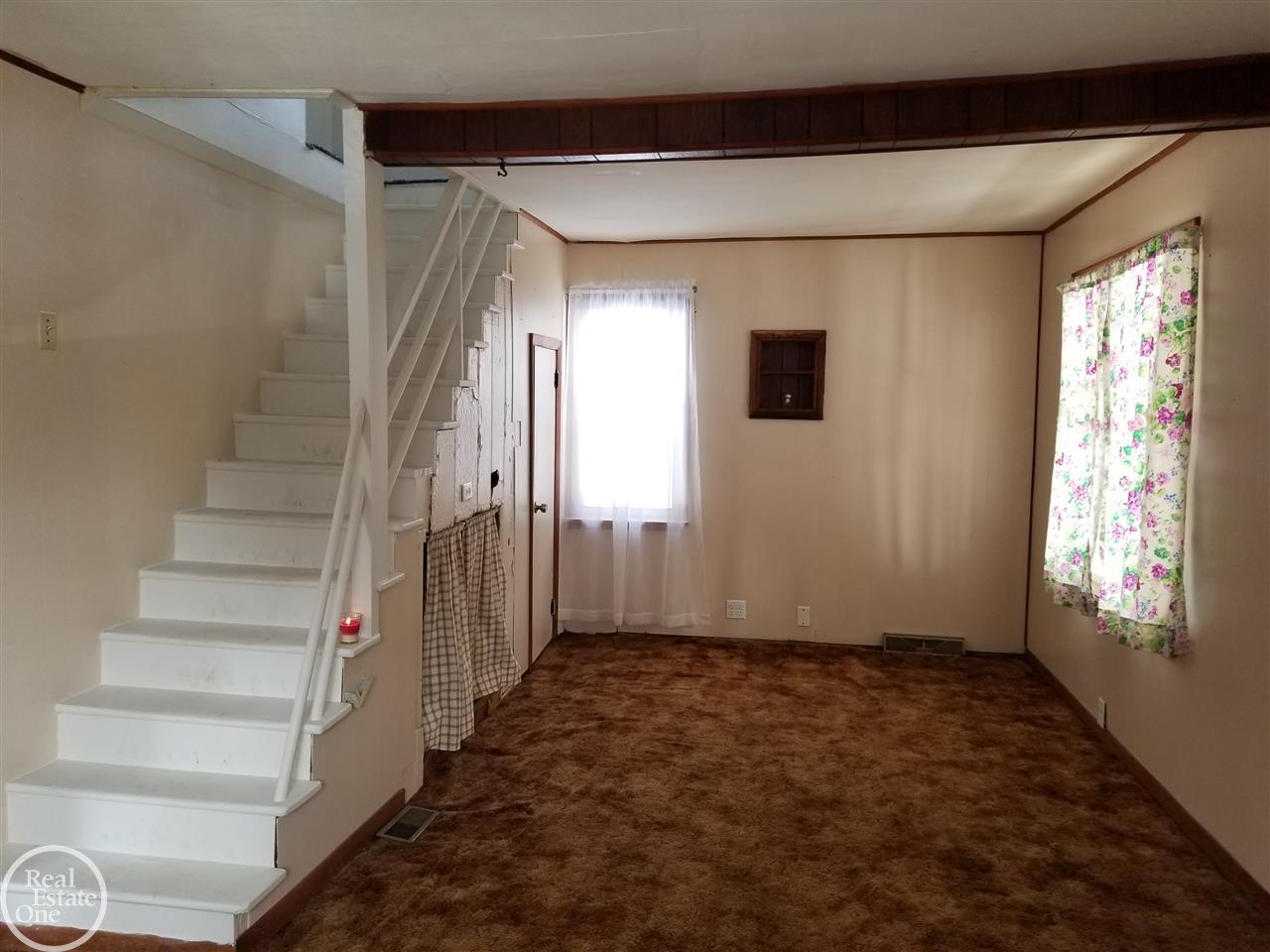 2641 Beach Port Port Huron, MI 48060 - Photo 9 of 21