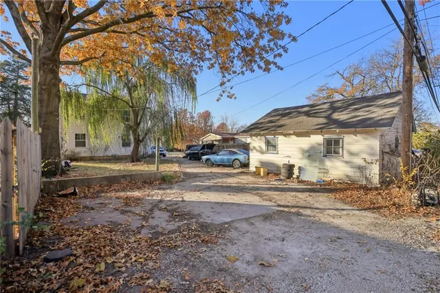 $250,000 | 933 South Main Street, Ottawa, KS 66067