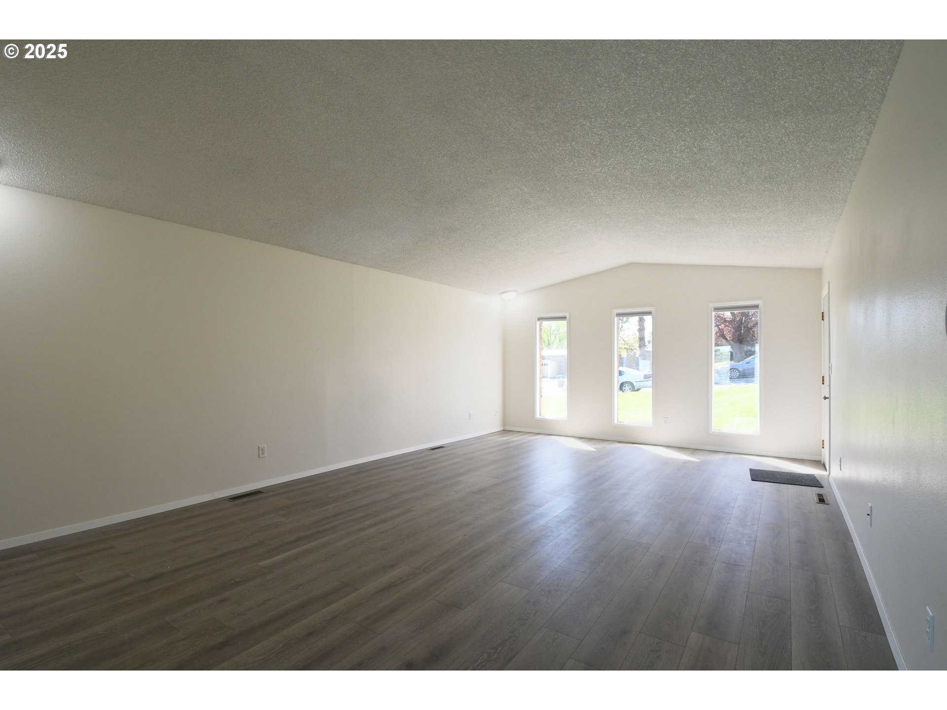 1209 Zeta Court Pendleton, OR 97801 - Photo 29 of 48 a view of empty room with wooden floor and fan