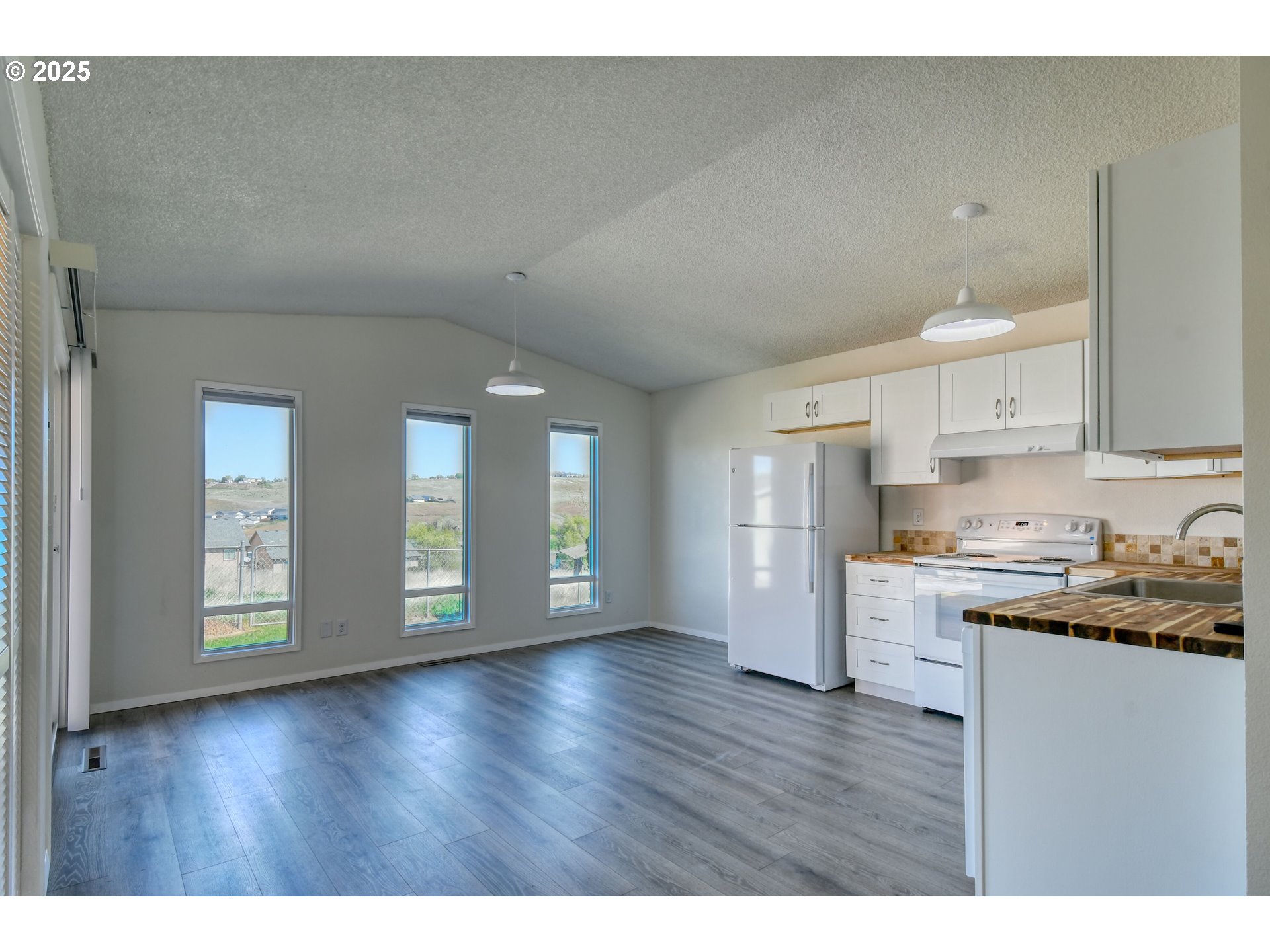 1209 Zeta Court Pendleton, OR 97801 - Photo 31 of 48 a open kitchen with cabinets and wooden floor