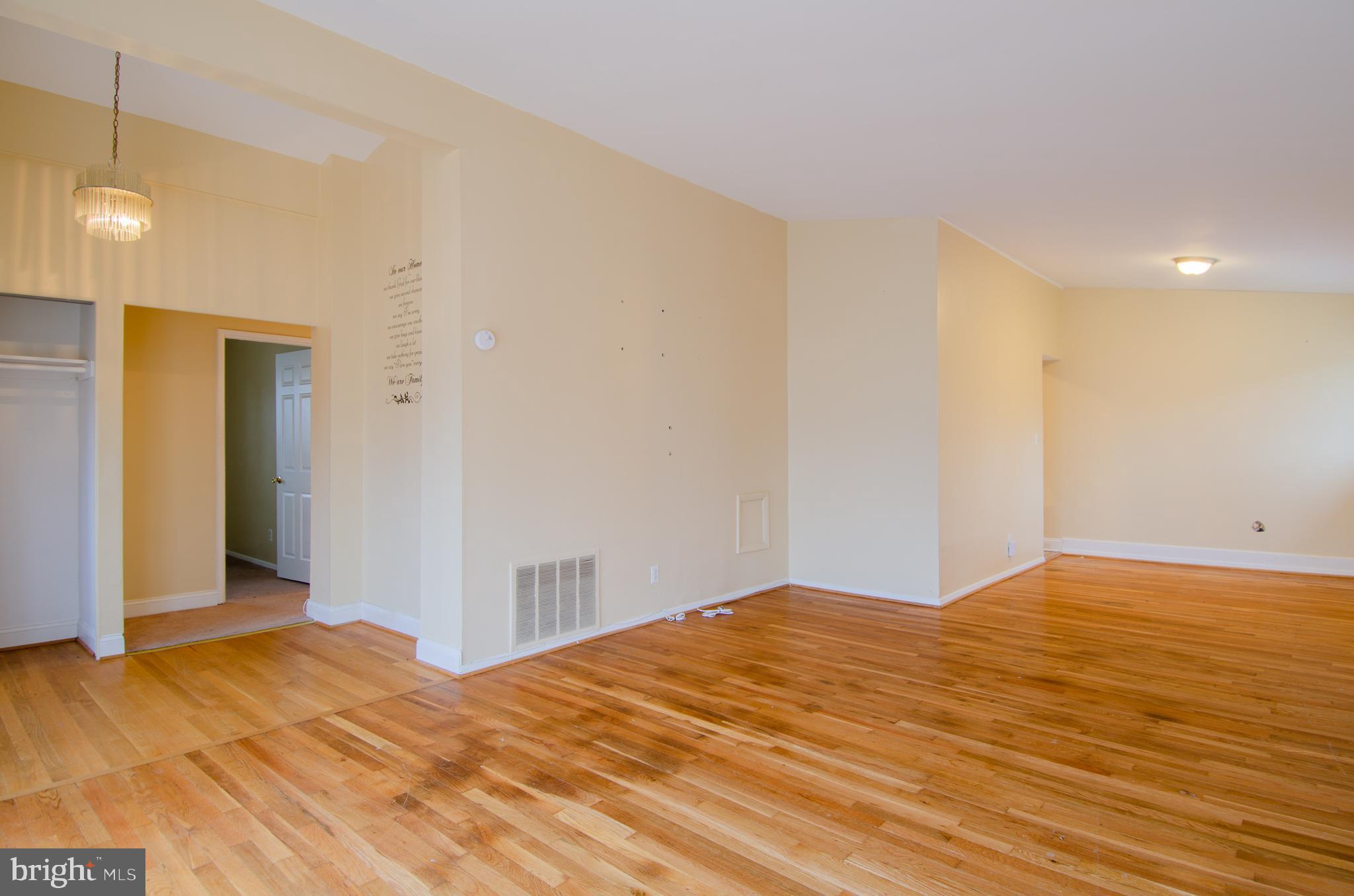 4711 Three Oaks Road Baltimore, MD 21208 - Photo 3 of 33