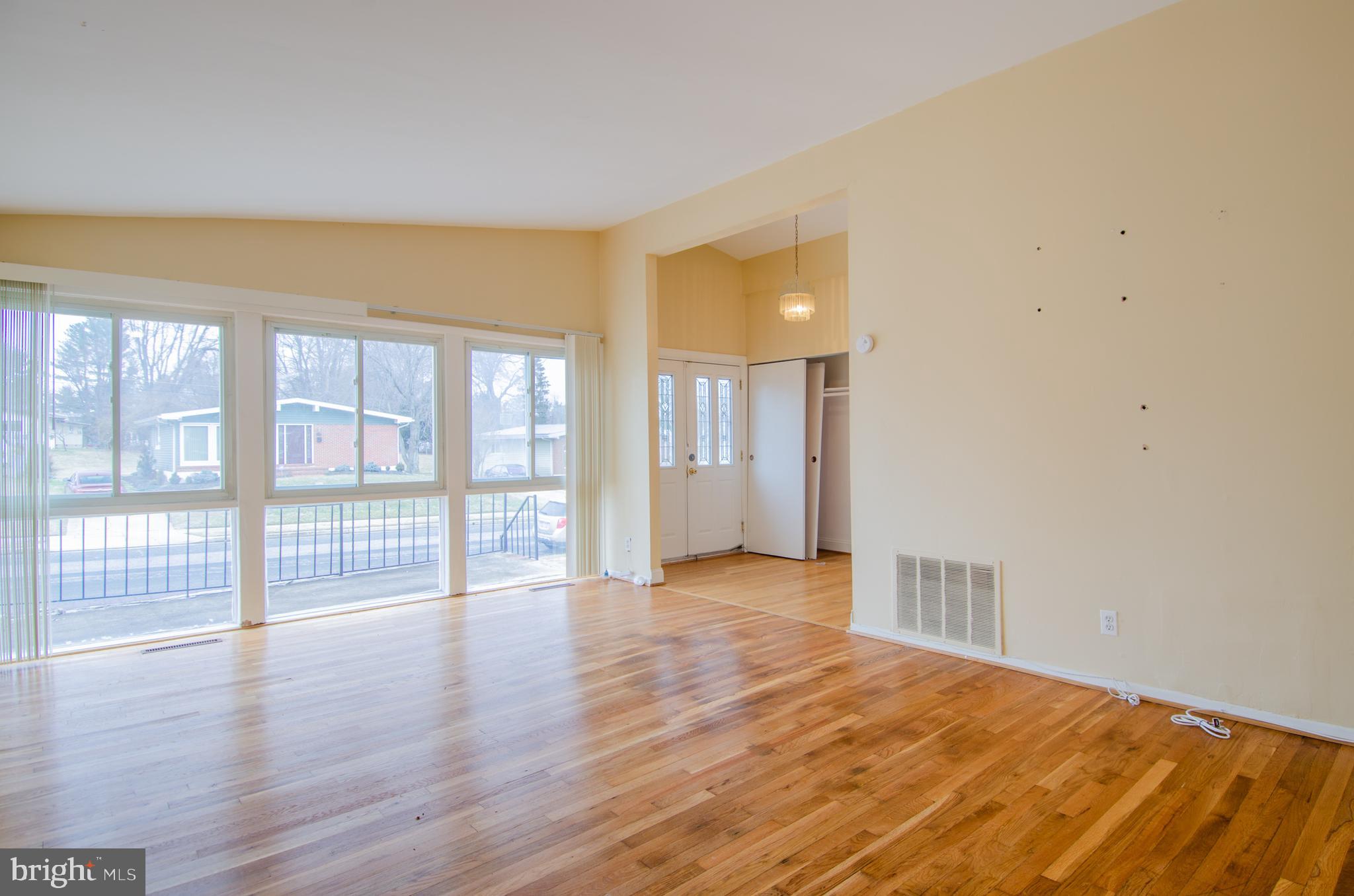 4711 Three Oaks Road Baltimore, MD 21208 - Photo 5 of 33