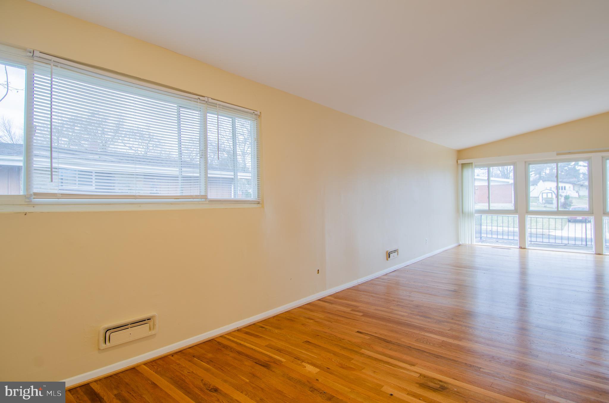 4711 Three Oaks Road Baltimore, MD 21208 - Photo 8 of 33