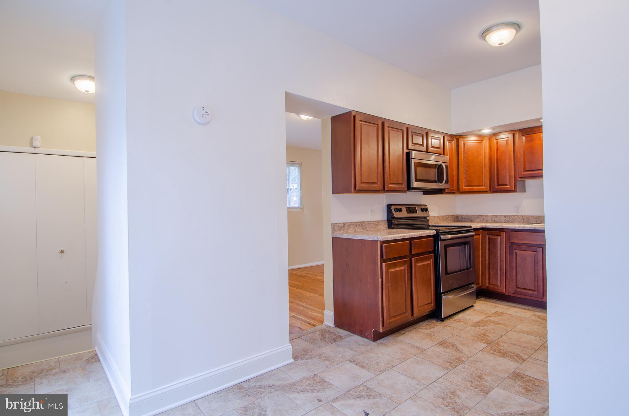 4711 Three Oaks Road Baltimore, MD 21208 - Photo 9 of 33