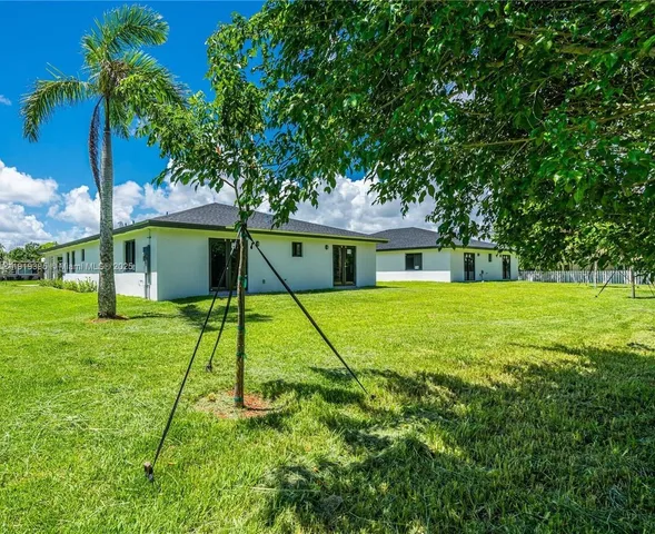 a house view with a outdoor space