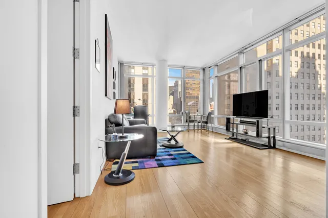 $6,400 | 18 West 48th Street, Unit 19B | Midtown Central