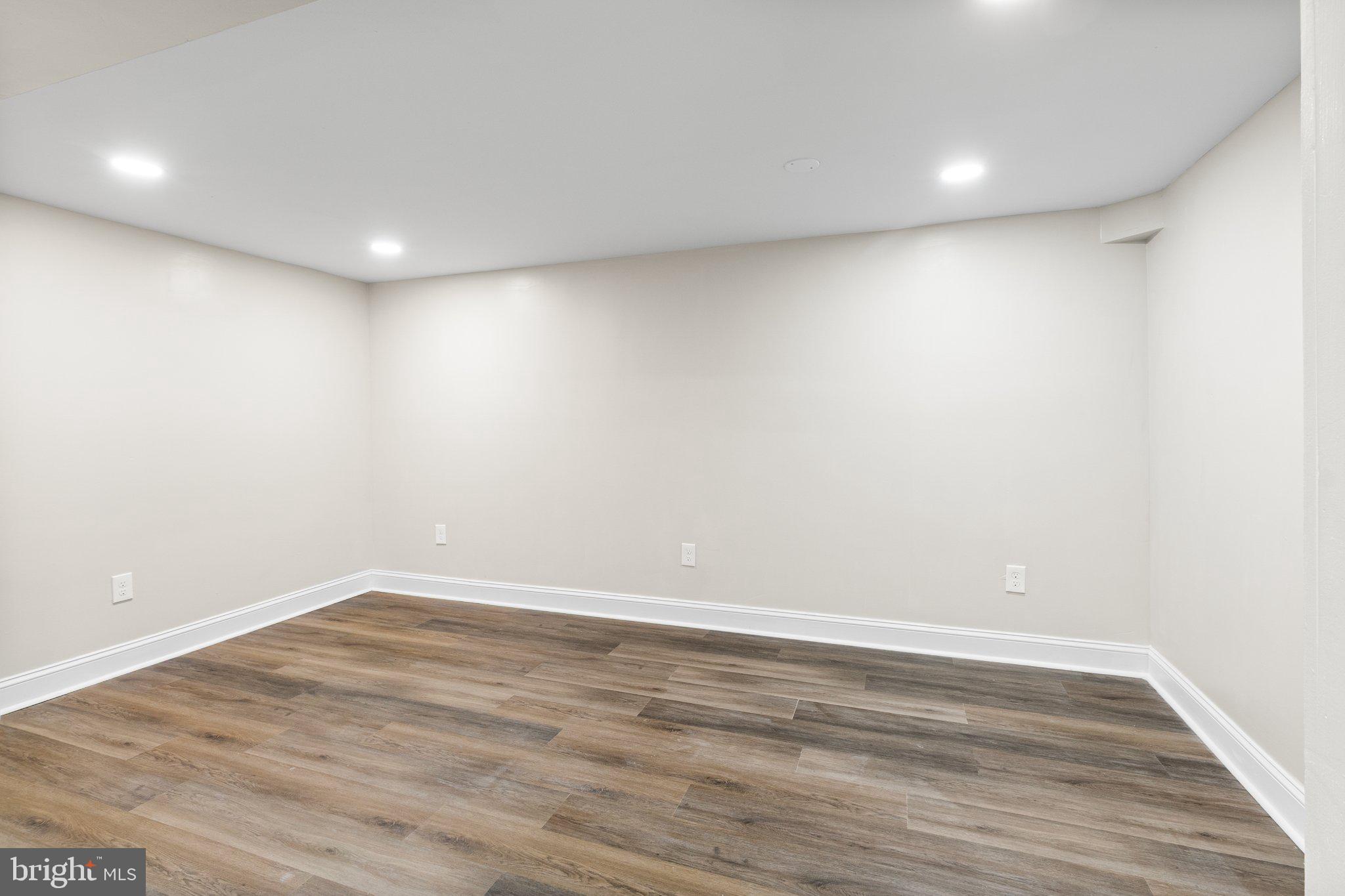 781 South Halsey Road Dover, DE 19901 - Photo 19 of 23 Versatile space ready for your vision.