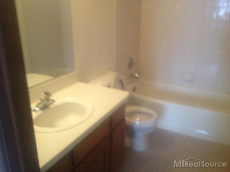 914 Neff Road, Unit 916 Grosse Pointe, MI 48230 - Photo 20 of 21 Gallery Image 20