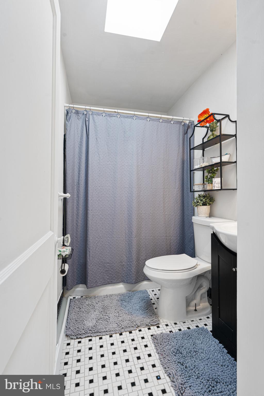 3454 McShane Way Baltimore, MD 21222 - Photo 12 of 35 a bathroom with a toilet and a shower