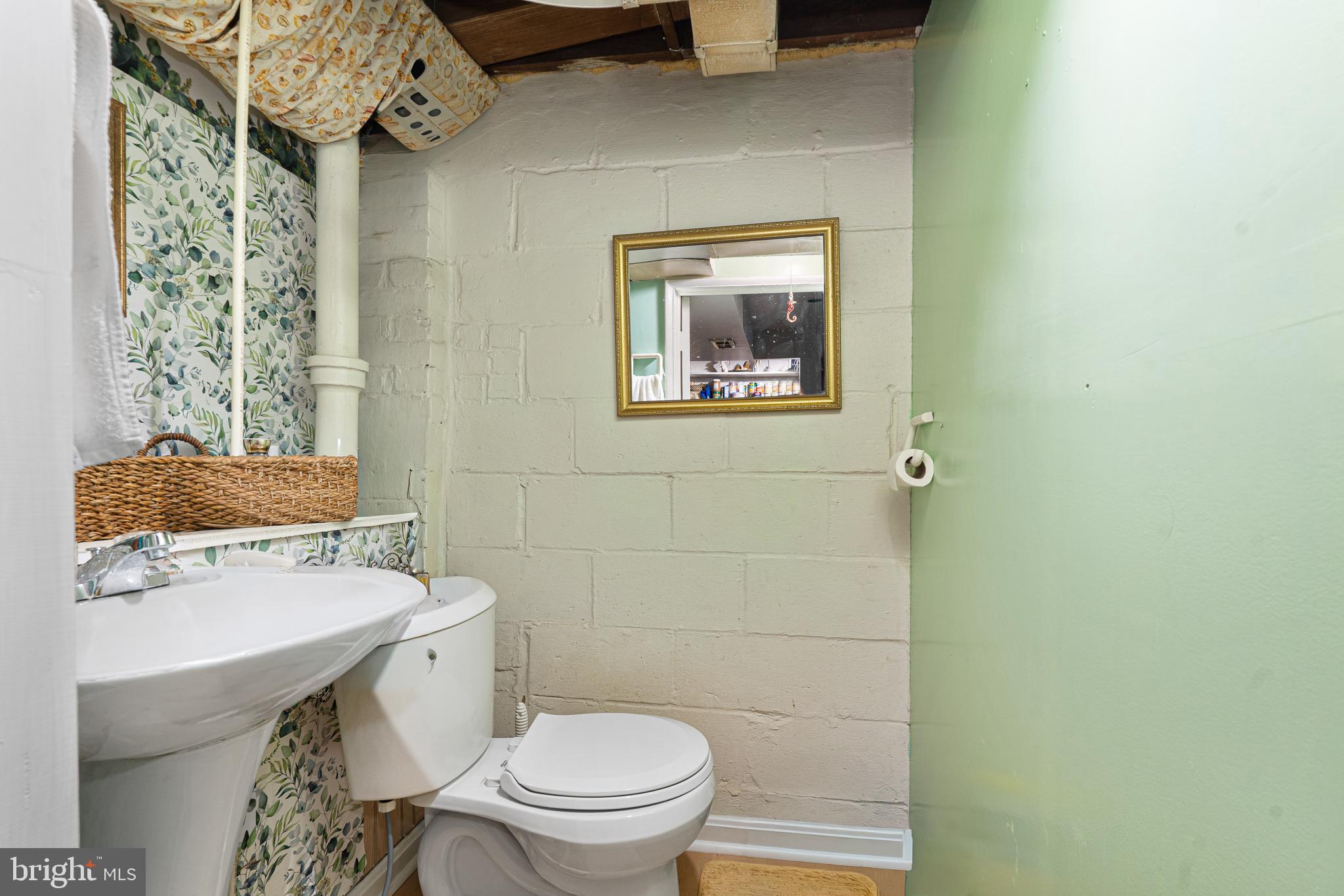 3454 McShane Way Baltimore, MD 21222 - Photo 20 of 35 a bathroom with a toilet sink and mirror