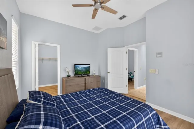 a view of a house with backyard and tree