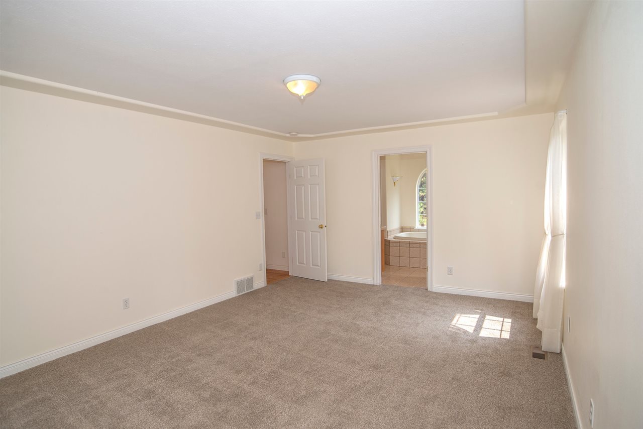 4129 South Conklin Road Greenacres, WA 99016 - Photo 11 of 20