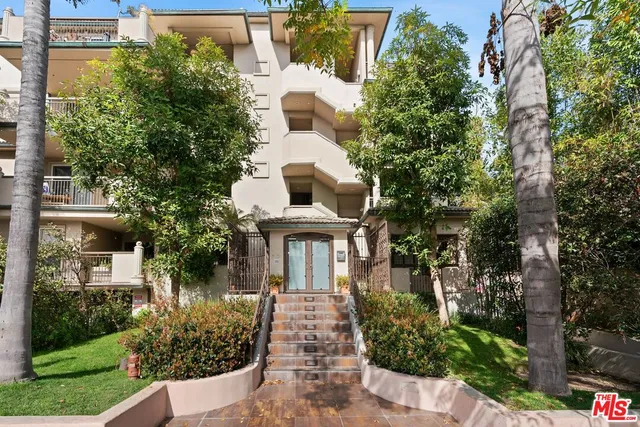 $1,149,000 | 8121 Norton Avenue, Unit 202, West Hollywood, CA 90046