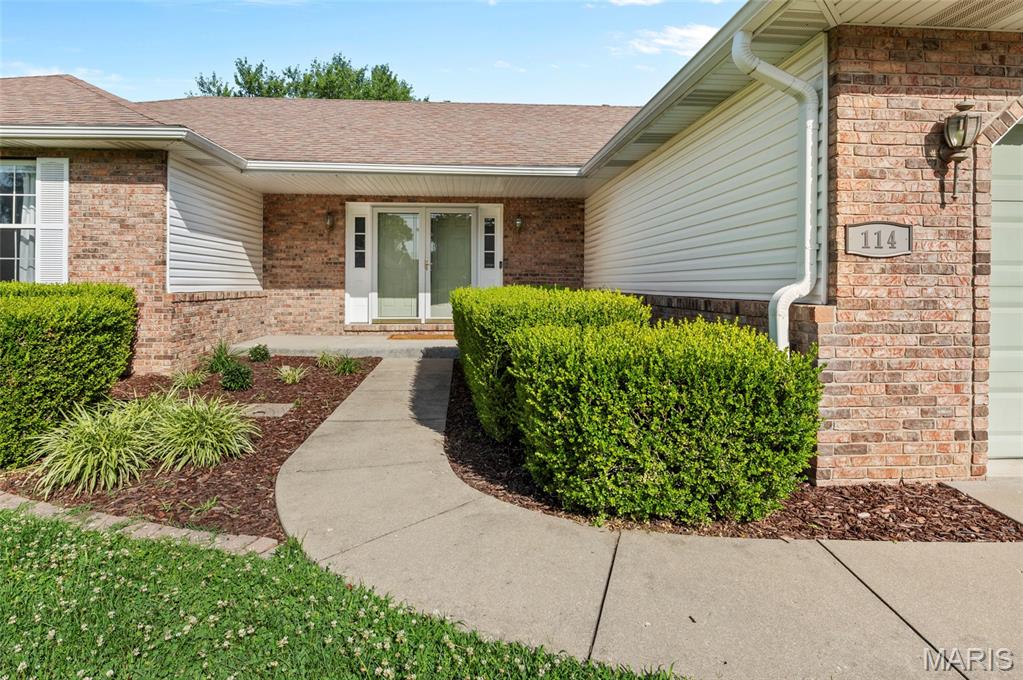 114 Del Rio Court Belleville, IL 62221 - Photo 3 of 55