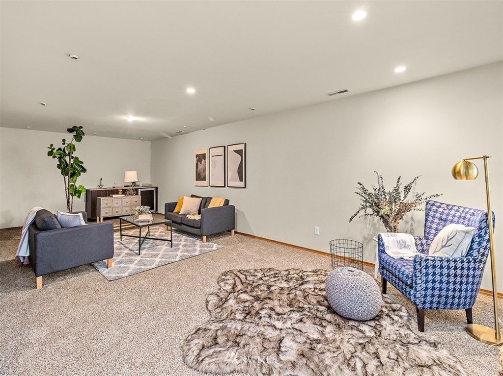 5122 South Garden Loop Road, Unit 13 Seattle, WA 98118 - Photo 11 of 18