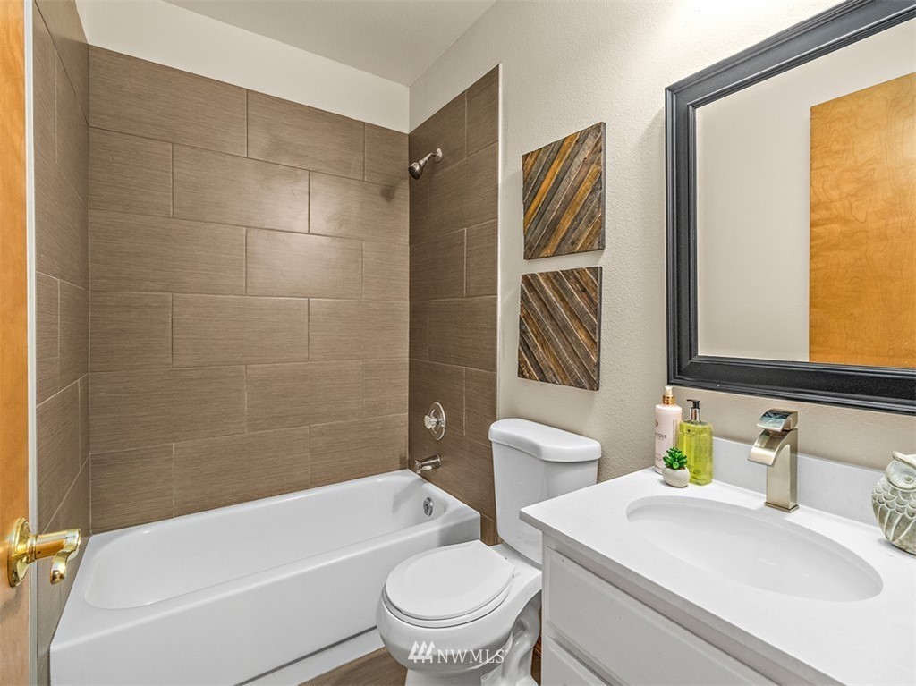 5122 South Garden Loop Road, Unit 13 Seattle, WA 98118 - Photo 14 of 18