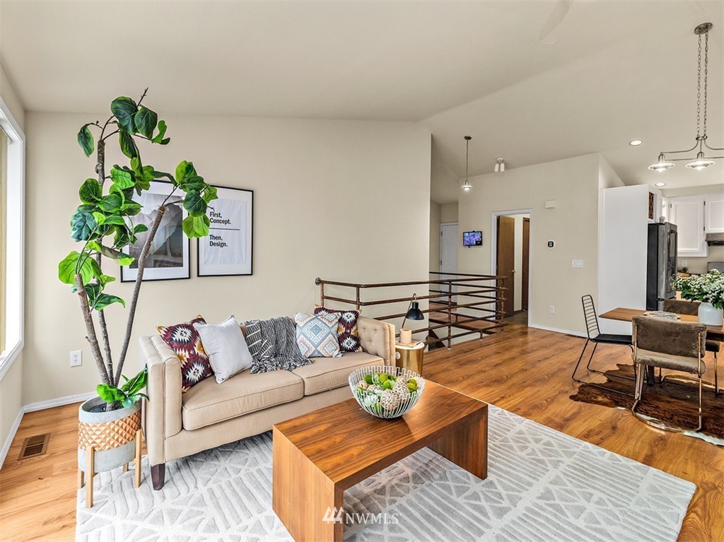 5122 South Garden Loop Road, Unit 13 Seattle, WA 98118 - Photo 3 of 18