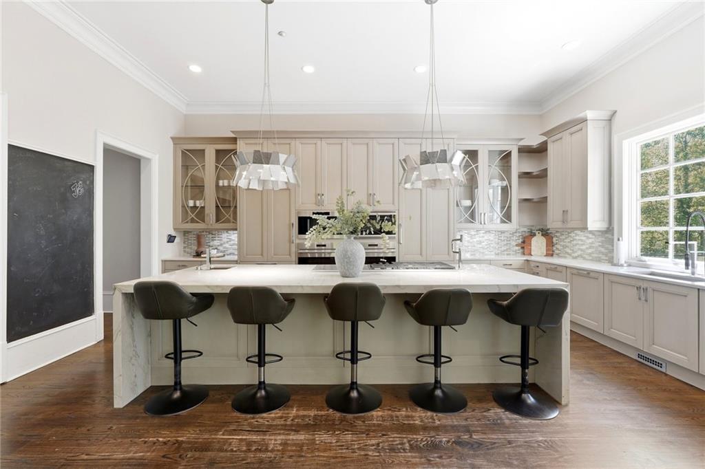 218 Londonberry Road Northwest Atlanta, GA 30327 - Photo 19 of 81