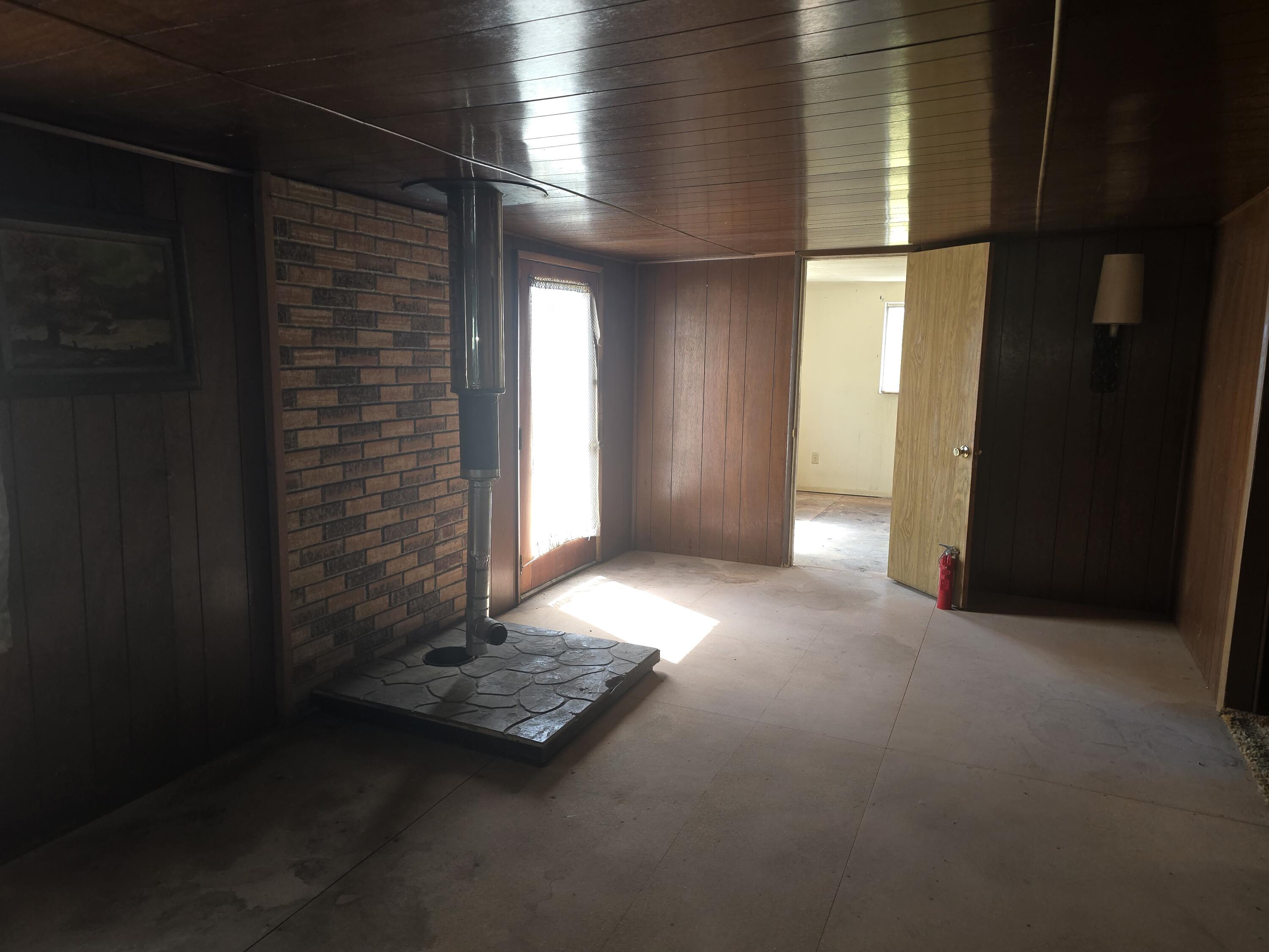 31974 Drews Road Chiloquin, OR 97624 - Photo 8 of 25 an empty room with windows