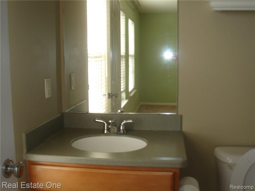 1429 Raliegh Place, Unit 99 Troy, MI 48084 - Photo 18 of 22