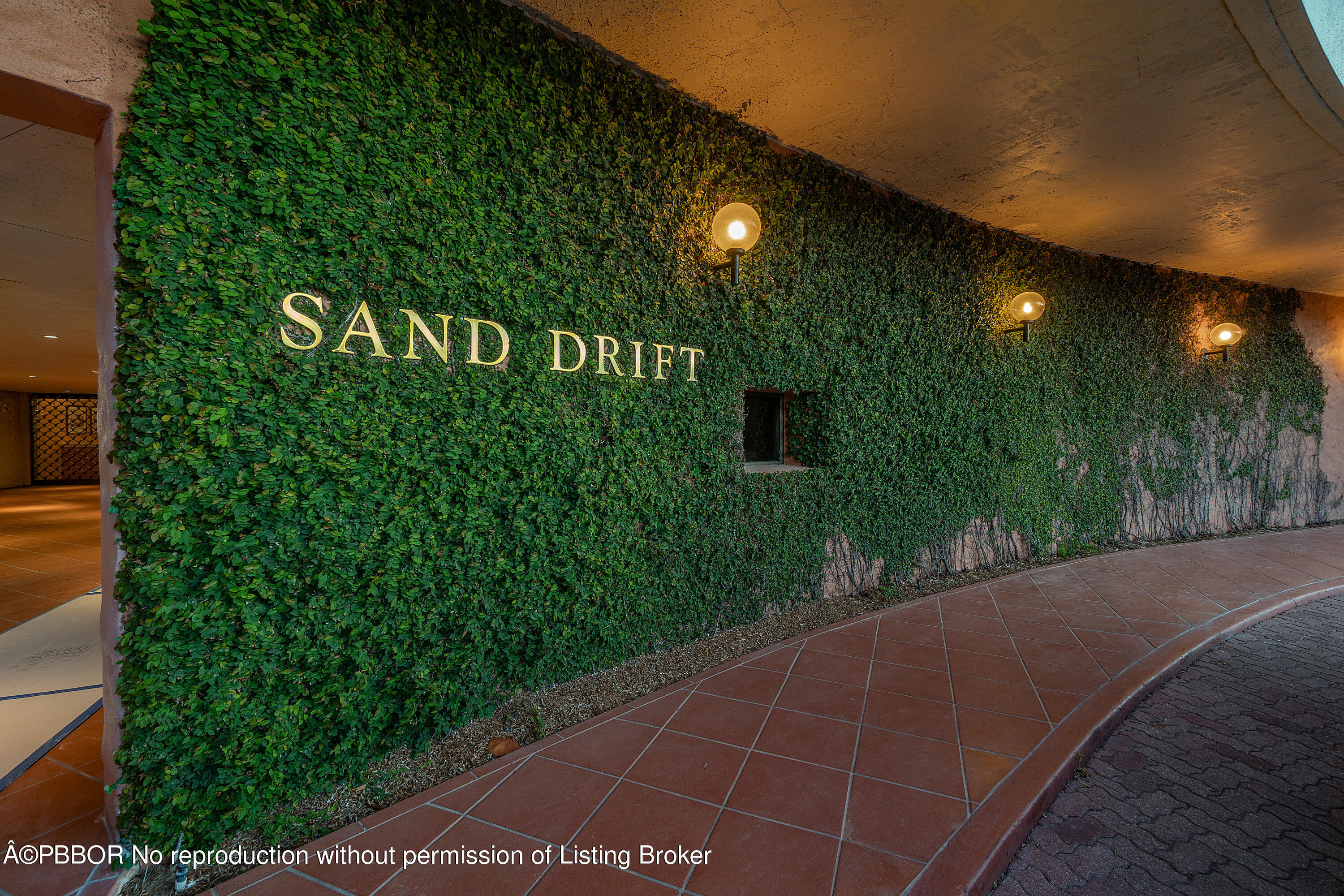 2 North Breakers Row, Unit S43 Palm Beach, FL 33480 - Photo 35 of 37 a view of a back yard