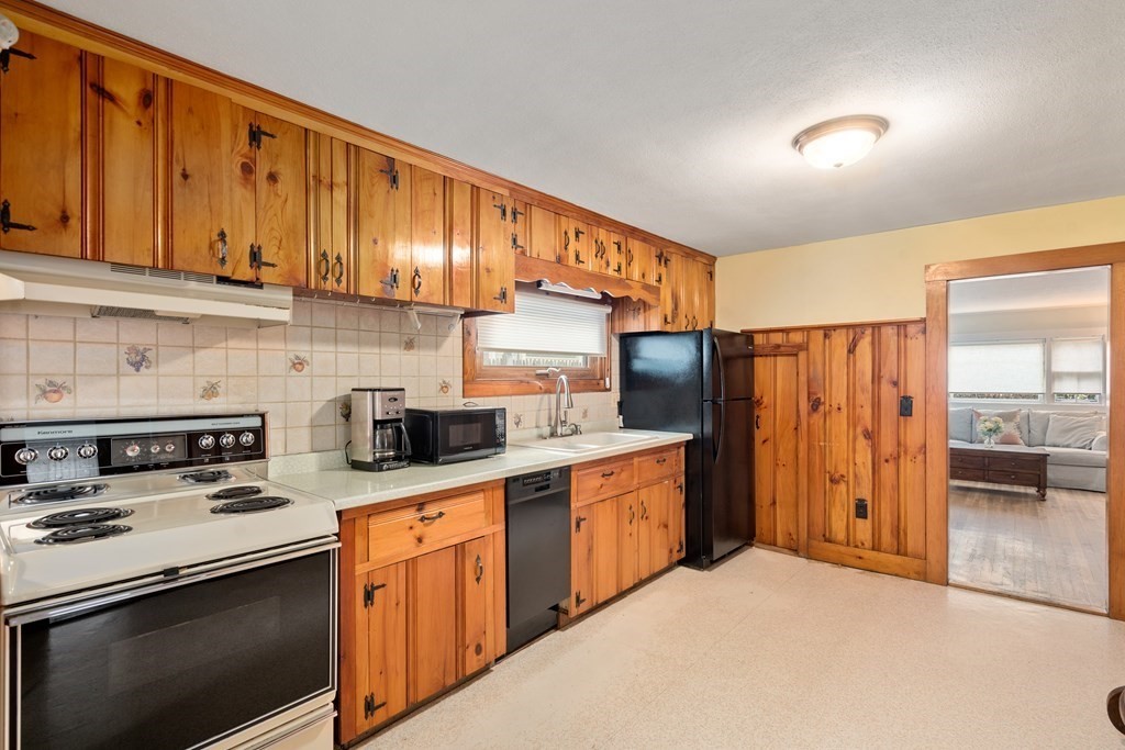 15 Whitman Road Milton, MA 02186 - Photo 10 of 22 Gallery Image 10