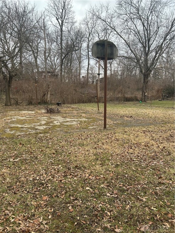 4103 Halworth Road Dayton, OH 45405 - Photo 15 of 15 Basketball court