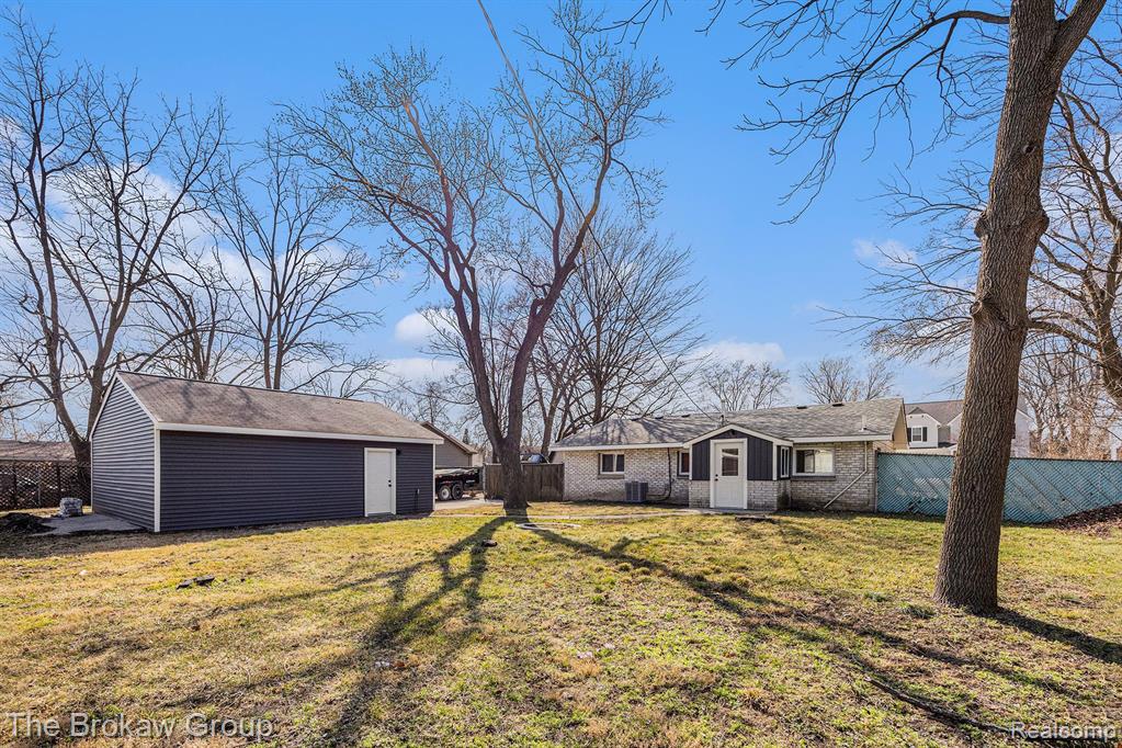 2985 Hessel Avenue Rochester Hills, MI 48307 - Photo 19 of 20