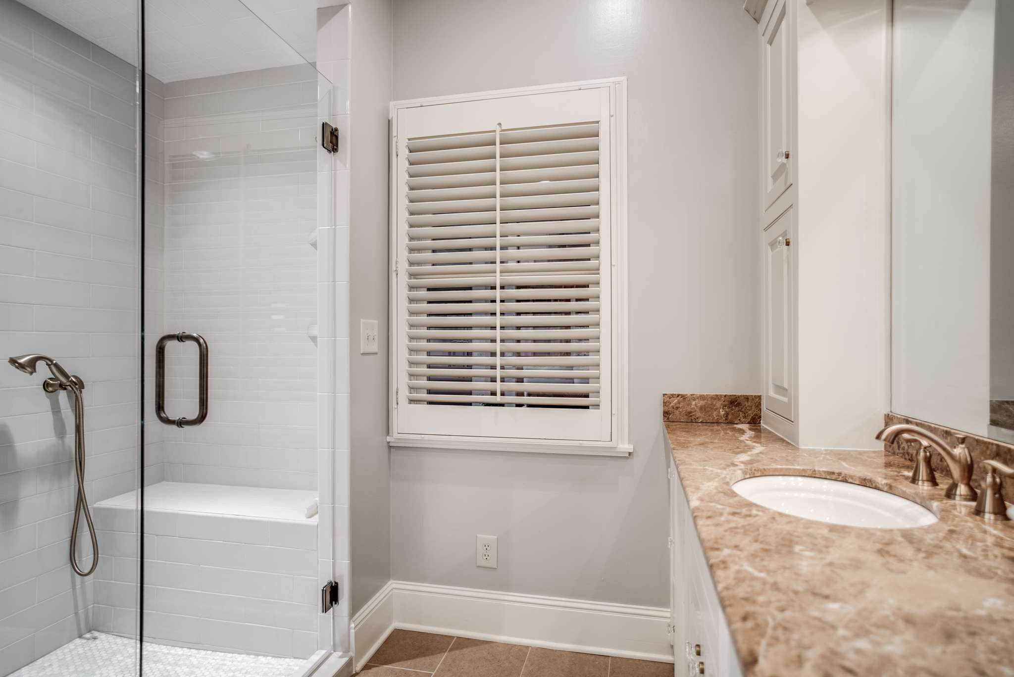 1539 Palmer Road Lebanon, TN 37090 - Photo 21 of 70 a bathroom with a granite countertop sink a mirror and shower
