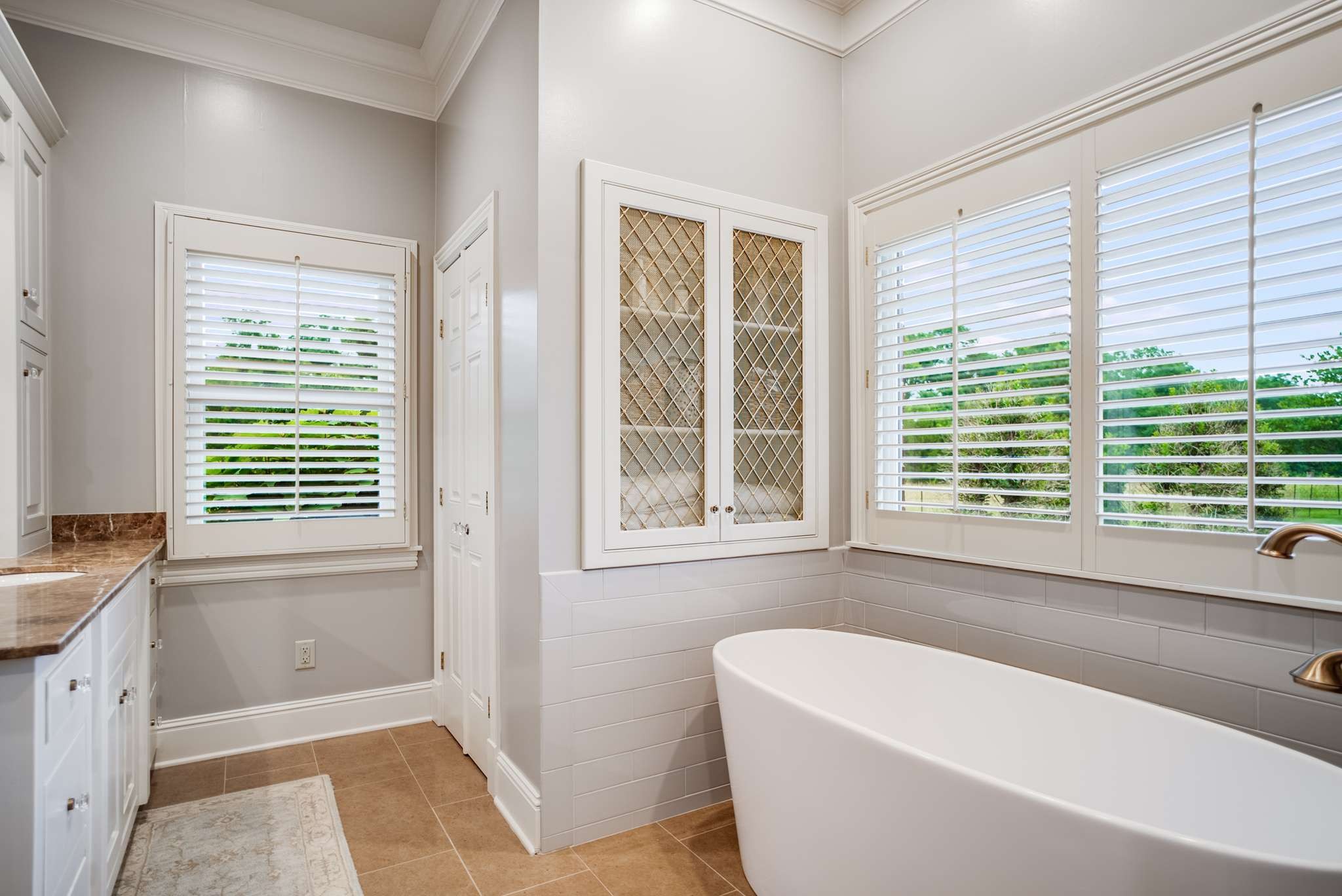 1539 Palmer Road Lebanon, TN 37090 - Photo 22 of 70 a white bath tub sitting next to a window
