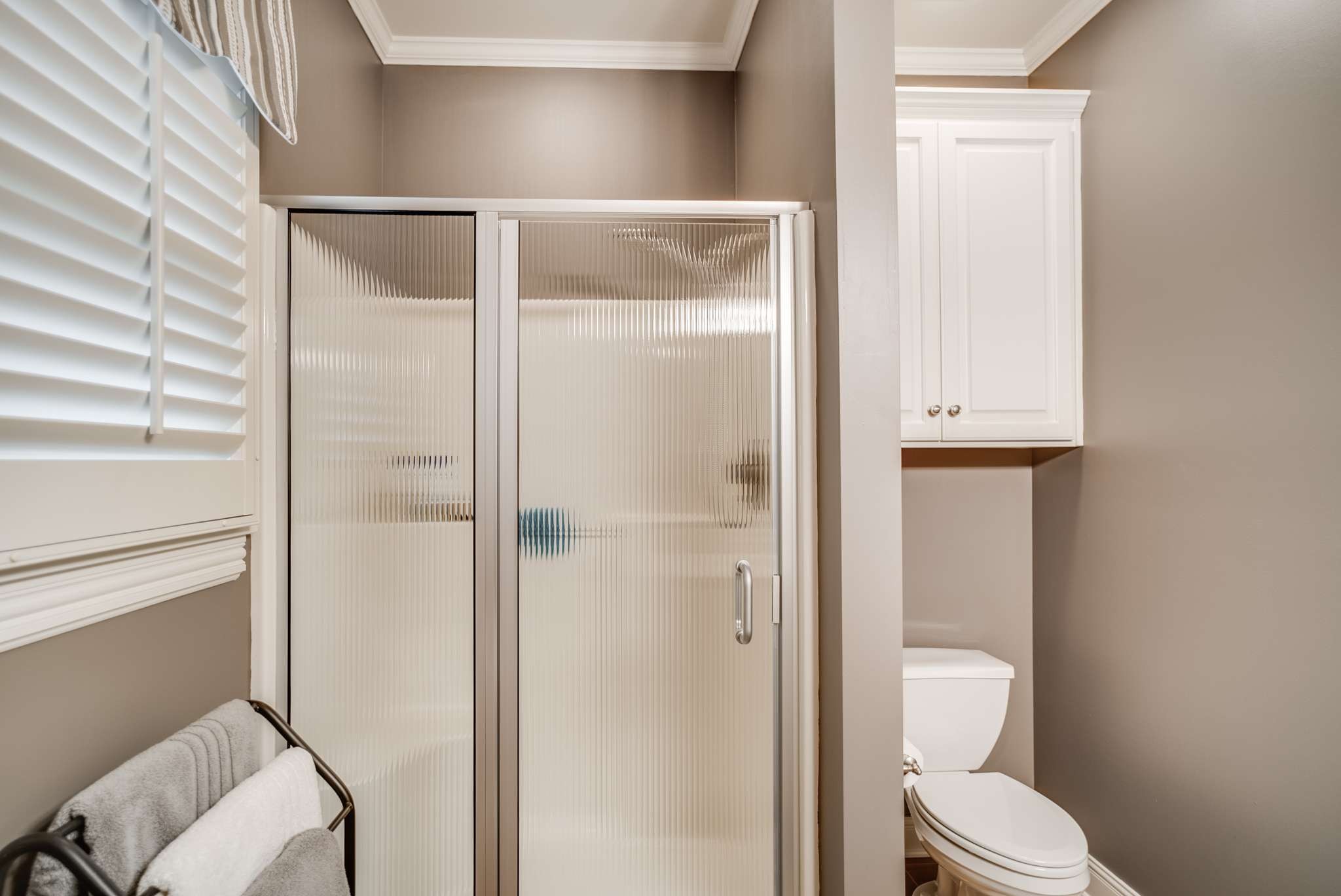 1539 Palmer Road Lebanon, TN 37090 - Photo 35 of 70 a bathroom with a toilet and a shower