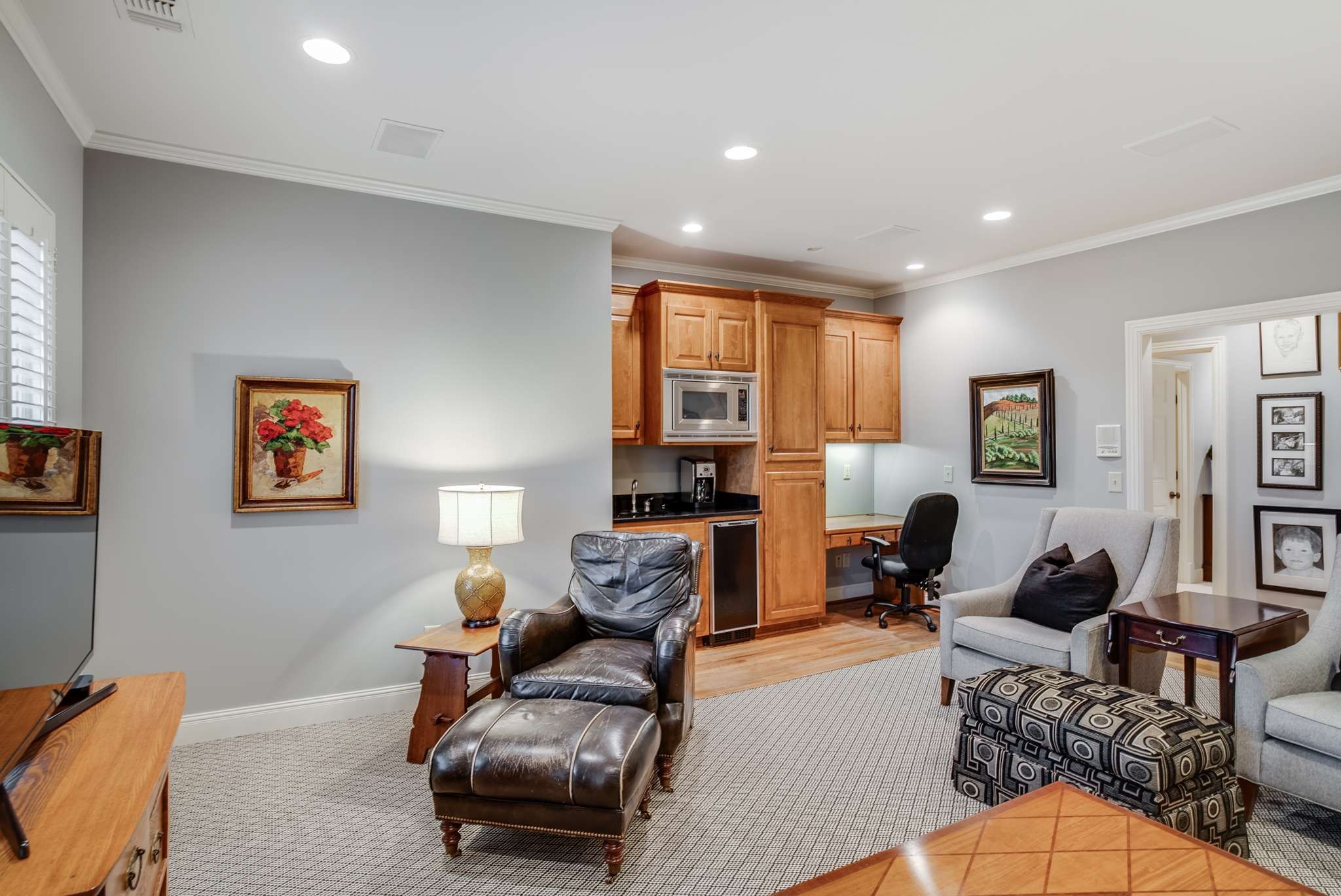 1539 Palmer Road Lebanon, TN 37090 - Photo 46 of 70 a living room with furniture and a couch