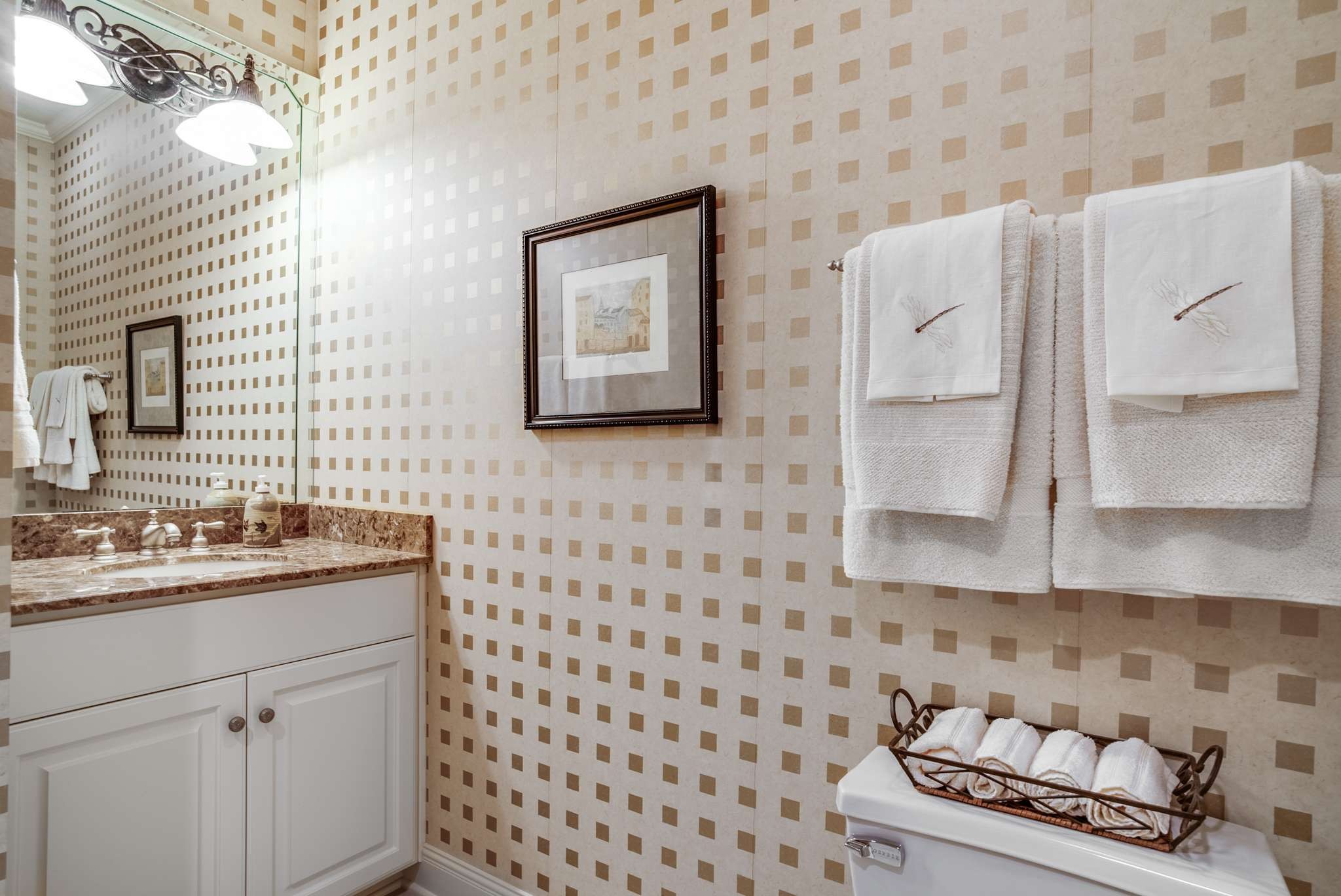 1539 Palmer Road Lebanon, TN 37090 - Photo 51 of 70 a bathroom with a sink toilet and mirror