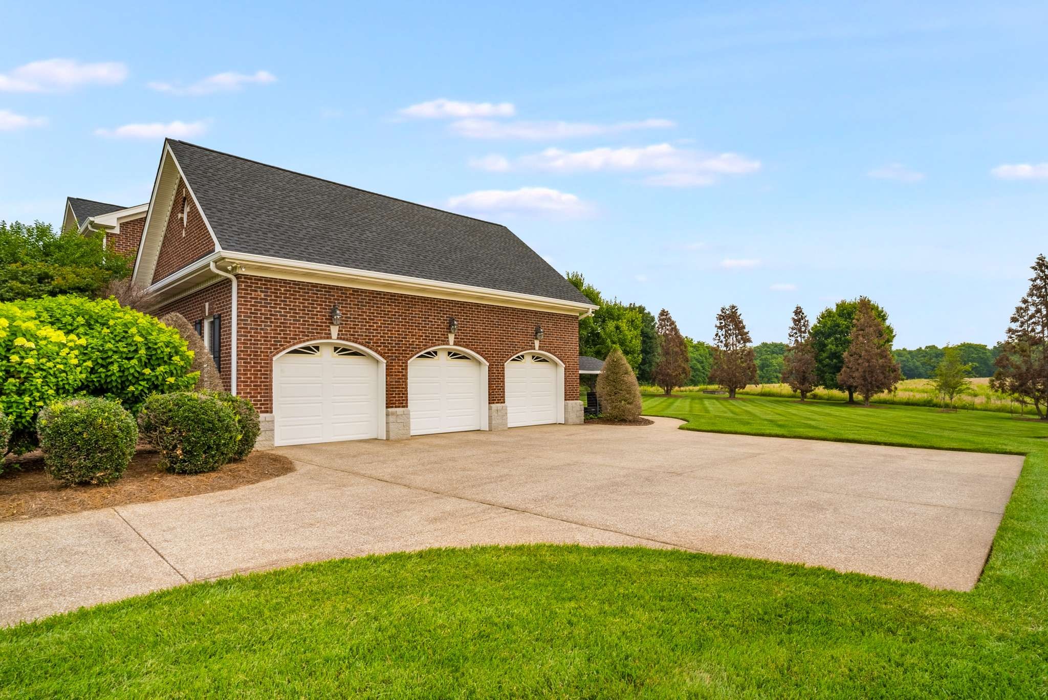 1539 Palmer Road Lebanon, TN 37090 - Photo 64 of 70 a front view of a house with a yard and garage