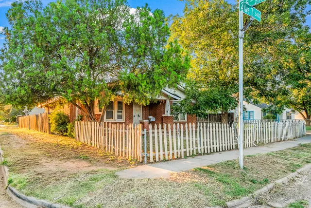 $105,000 | 2412 Avenue T, Lubbock, TX 79411