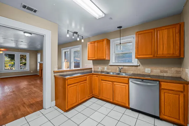 $105,000 | 2412 Avenue T, Lubbock, TX 79411