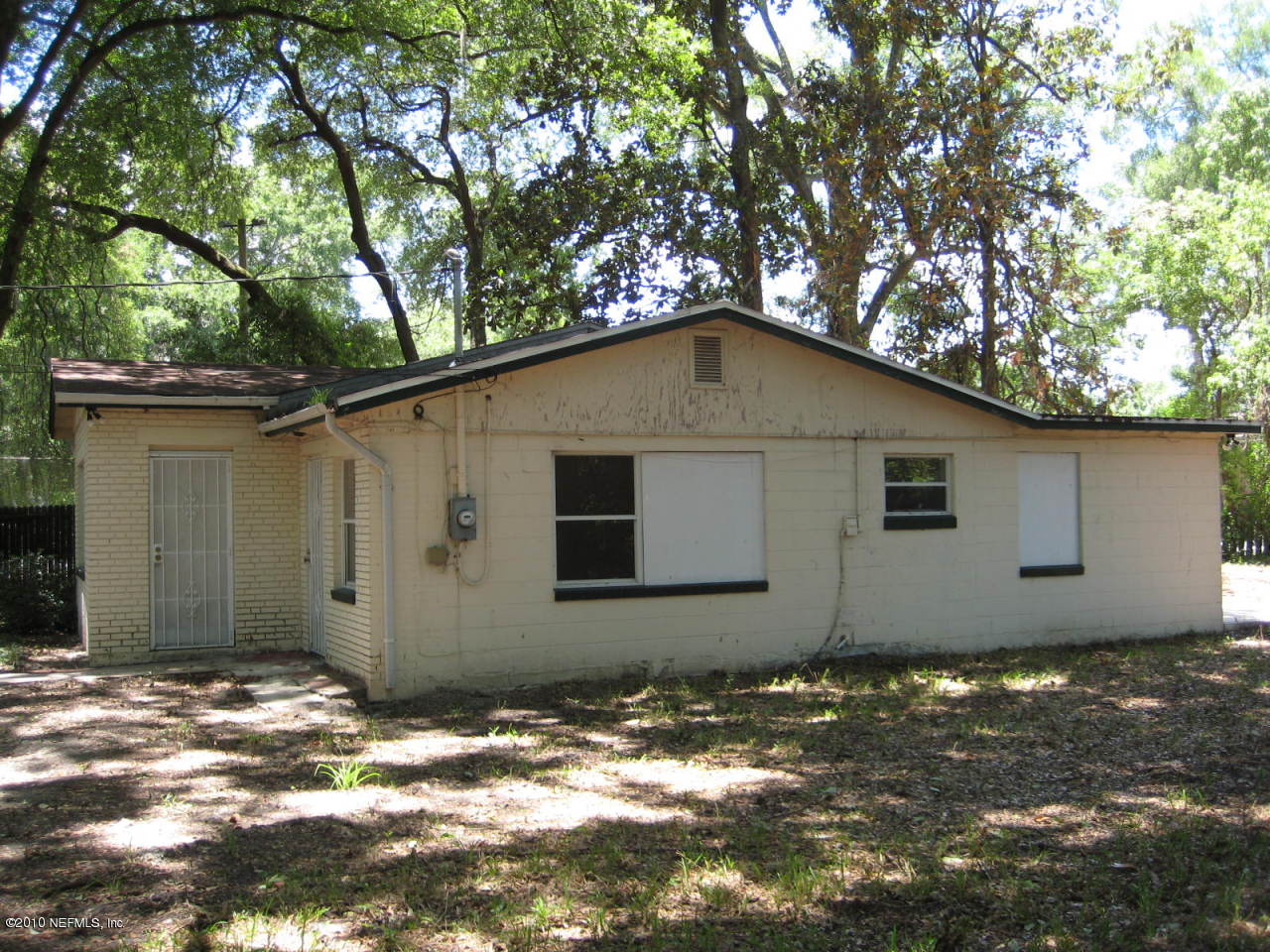 5051 Welborn Road Jacksonville, FL 32207 - Photo 3 of 12 SIDE