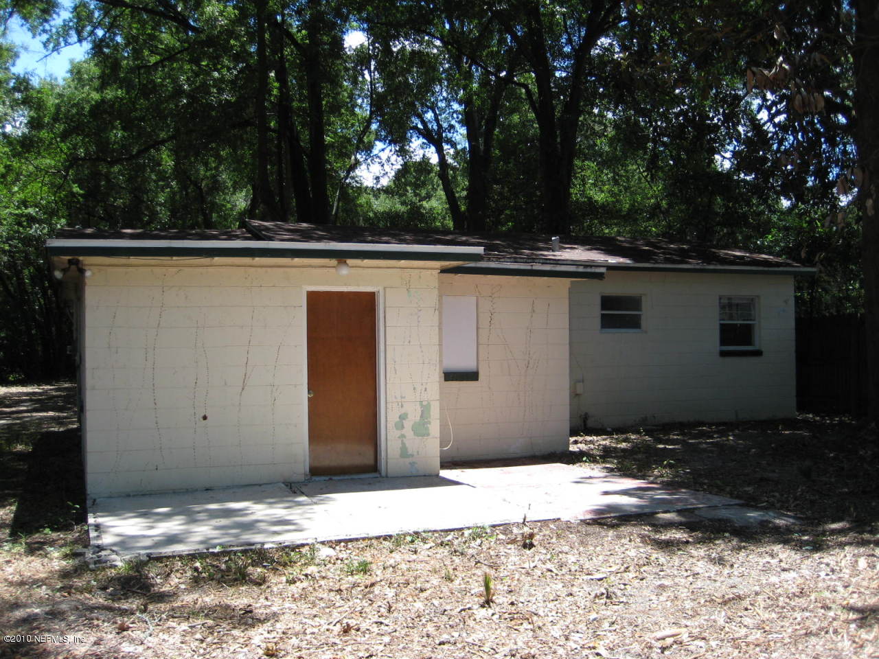 5051 Welborn Road Jacksonville, FL 32207 - Photo 4 of 12 REAR