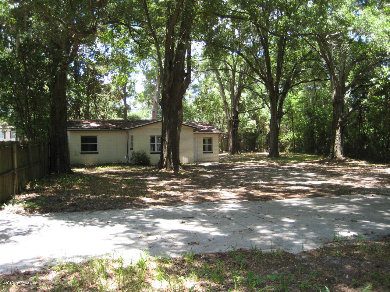 5051 Welborn Road Jacksonville, FL 32207 - Photo 5 of 12 FRONT YARD