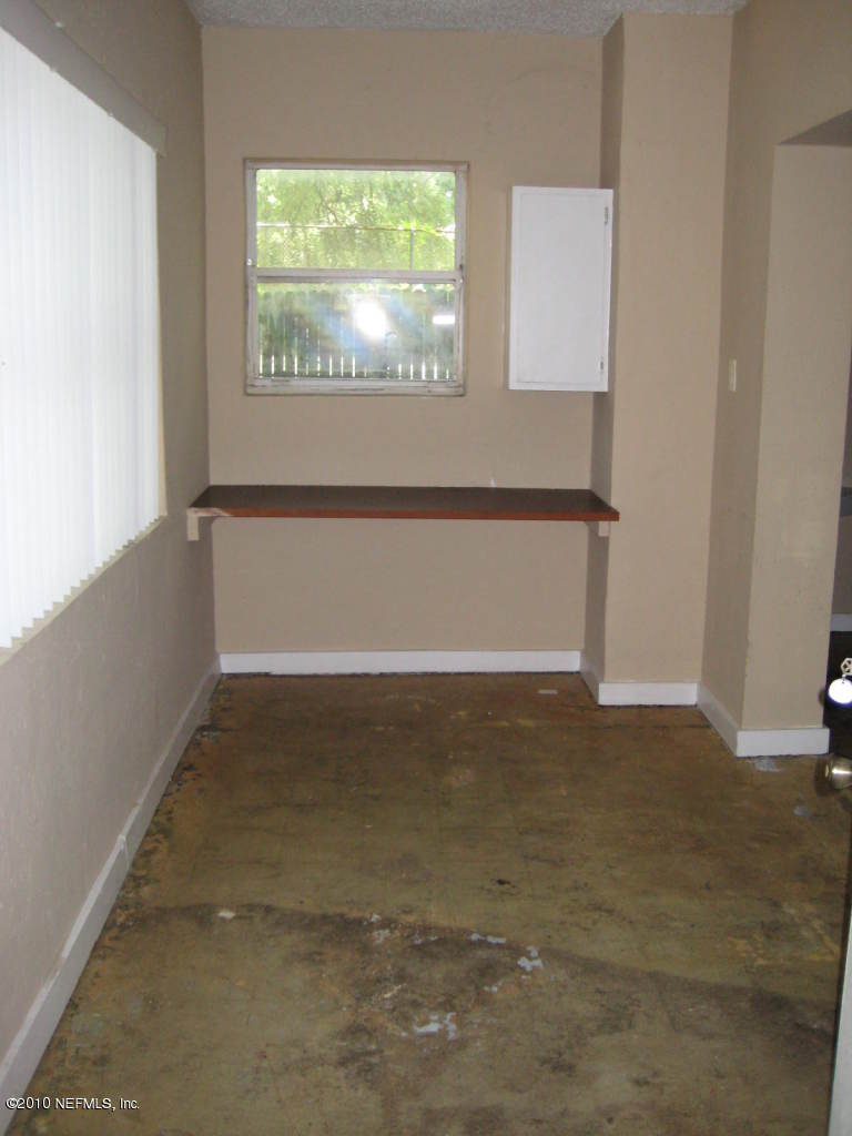 5051 Welborn Road Jacksonville, FL 32207 - Photo 6 of 12 FOYER
