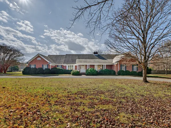 $749,900 | 51 Timberlake Drive, Fayetteville, TN 37334