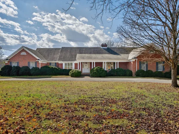 $749,900 | 51 Timberlake Drive, Fayetteville, TN 37334