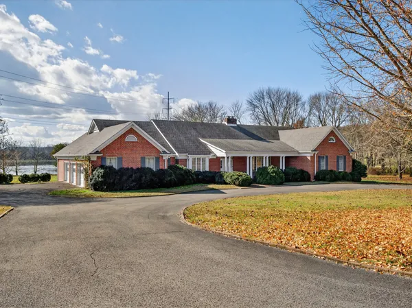 $749,900 | 51 Timberlake Drive, Fayetteville, TN 37334
