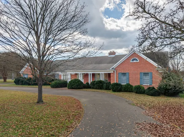 $749,900 | 51 Timberlake Drive, Fayetteville, TN 37334