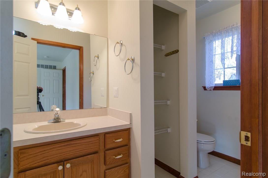 26005 King Road Romulus, MI 48174 - Photo 16 of 31 15.jpg