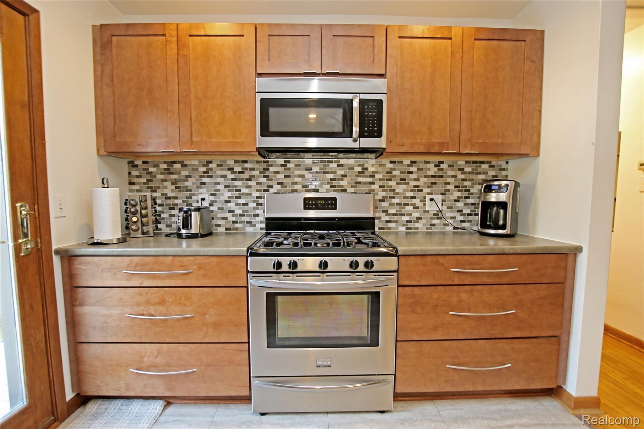 1085 Bird Road Ortonville, MI 48462 - Photo 17 of 79 17) Kitchen.jpg