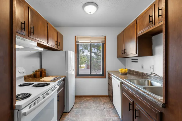 $99,000 | 2011 Viking Drive Northwest, Unit 23, Rochester, MN 55901